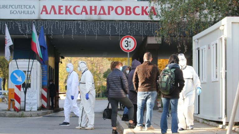 Точно в 11 ч дозите от Булбио пристигнаха в Столичното