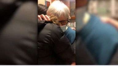 Американска баба получи лекарско предписание за прегръдка с внучката си