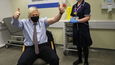 Британският премиер Борис Джонсън получи днес първата си доза от