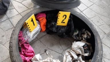 Полицаи задържаха на "Кулата" 2 кг хероин, скрит в резервна гума на кола (снимки)