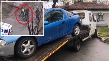 Заснеха стрелбата по дрогиран шофьор в Казанлък и как полицаите го бият при ареста