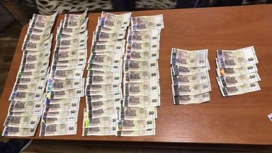 Варненски полицаи са задържали криминално проявен мъж който печатал фалшиви