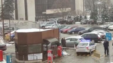 Мащабна акция на полицията около Националния дворец на културата прекрати