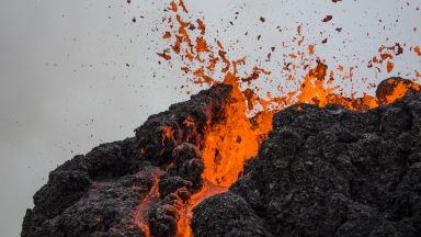 Българинът Георги Георгиев успя да заснеме изригването на исландския вулкан