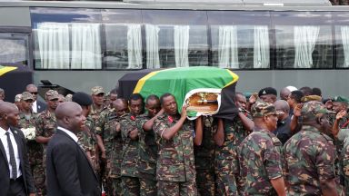 Петима души загинаха по време на блъсканица между желаещи да