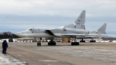 Трима военни загинаха в резултат на задействане на катапултите при