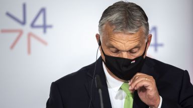 Унгария ще отвори средните училища на 10 май с