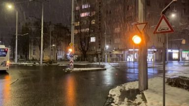При приближаване на трамвайна мотриса към кръстовището на Руски паметник