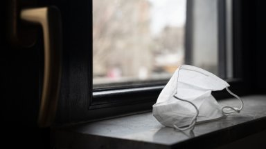 Испания официализира вчера задължителното носене на маски на цялата си