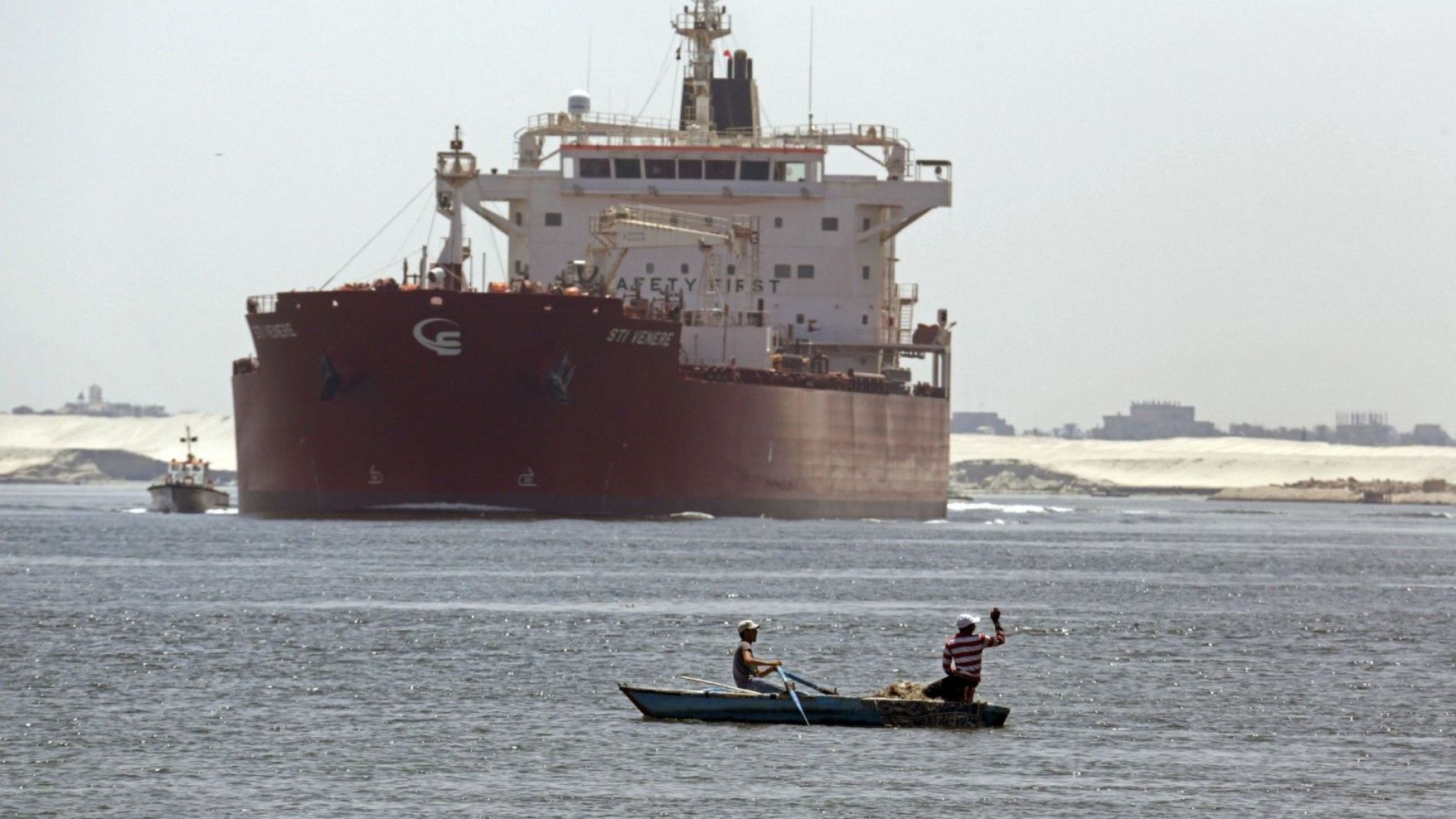 Египет започна удължаване на втората линия на Суецкия канал
