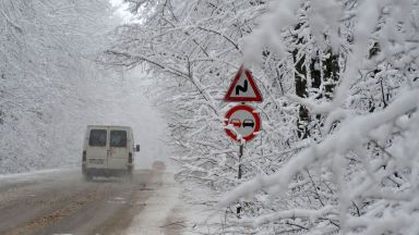 АПИ предупреждава шофьорите: Идва сняг, подгответе автомобилите за зимни условия