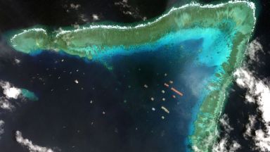 Министърът на отбраната на Филипините Делфин Лорензана настоя повече от