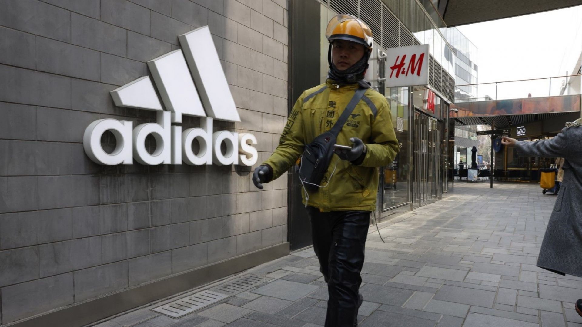След H&M китайците започнаха бойкот на Nike и Adidas