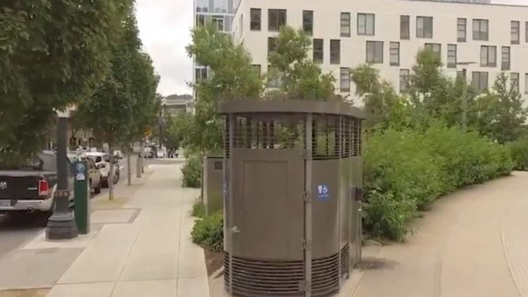 City toilet scandalizes Vancouver for $ 645,000 (video)