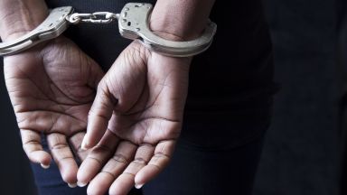 В град Долна Митрополия област Плевен е задържана жена заподозряна