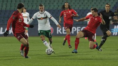 Кирил Десподов получава лентата в подмладения тим на България