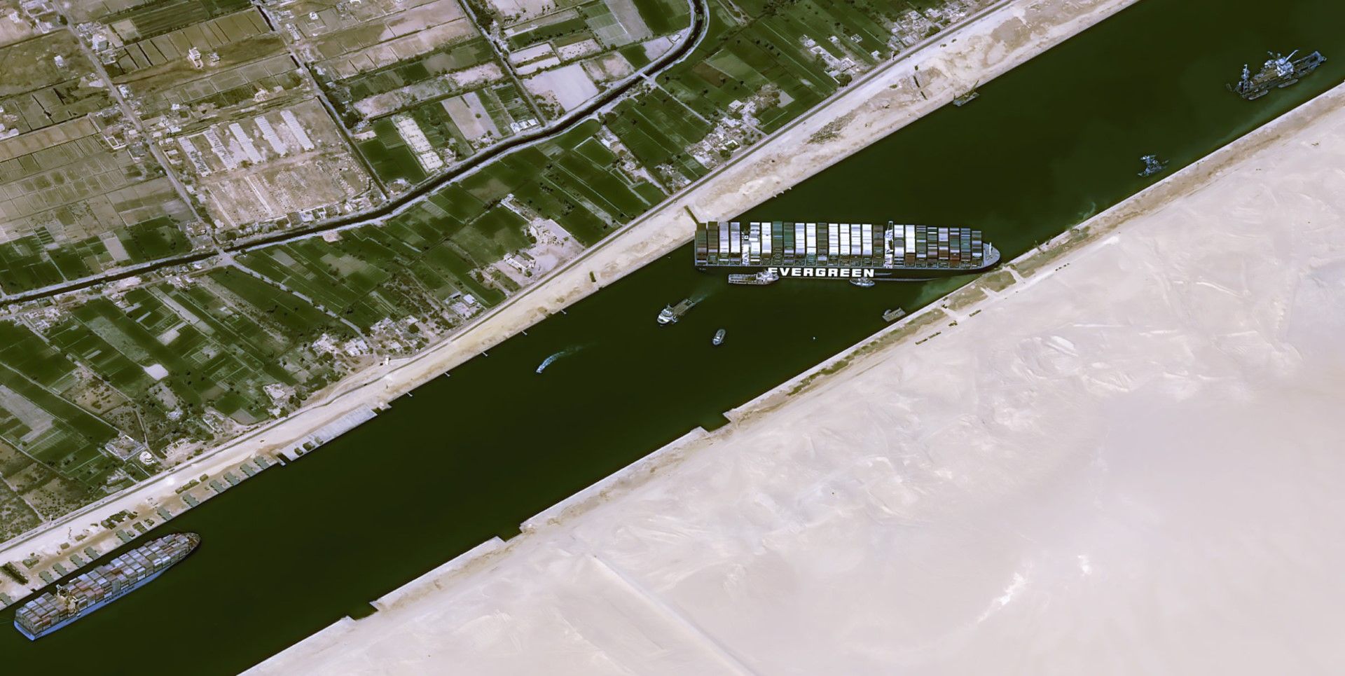 Задръстеният Суецки канал от кораба Евър Гивън