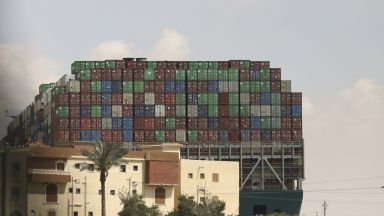 Световната търговия губи $6-10 млрд. от затварянето на Суецкия канал