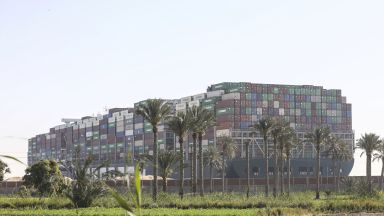 Поскъпване и недостиг на продукти заплашват Европа заради блокадата на Суецкия канал