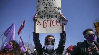 Стотици демонстранти се събраха днес на протест в Истанбул призовавайки