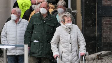 Жителите на германската столица ще трябва да покажат отрицателен тест