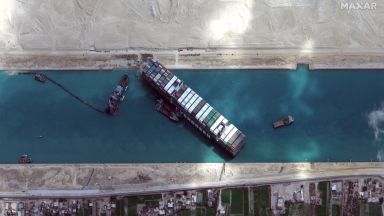 Опашката пред Суецкия канал достигна 370 кораба, а загубените приходи - $14 млн. на ден