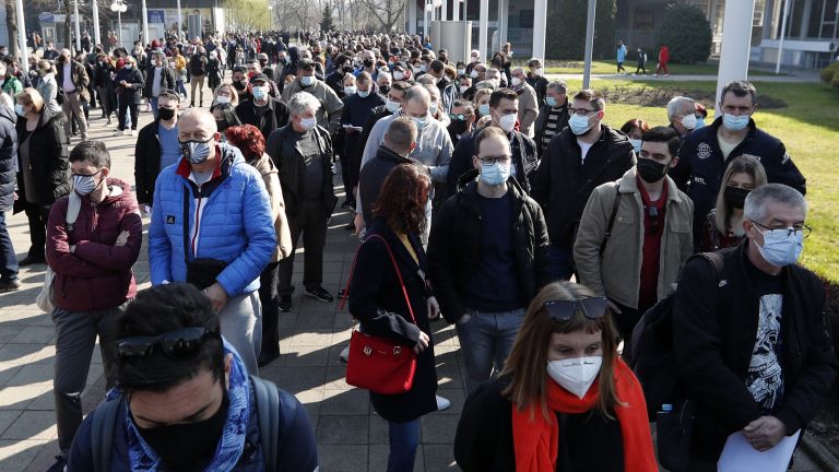 Foreigners queue for vaccination in Serbia (photos)