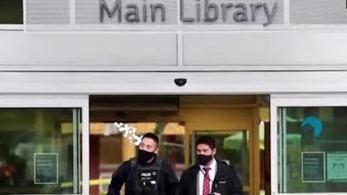 Една жена беше убита а други пет бяха ранени при