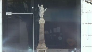 Витрините на фалирали магазини по главната русенска улица Александровска бяха