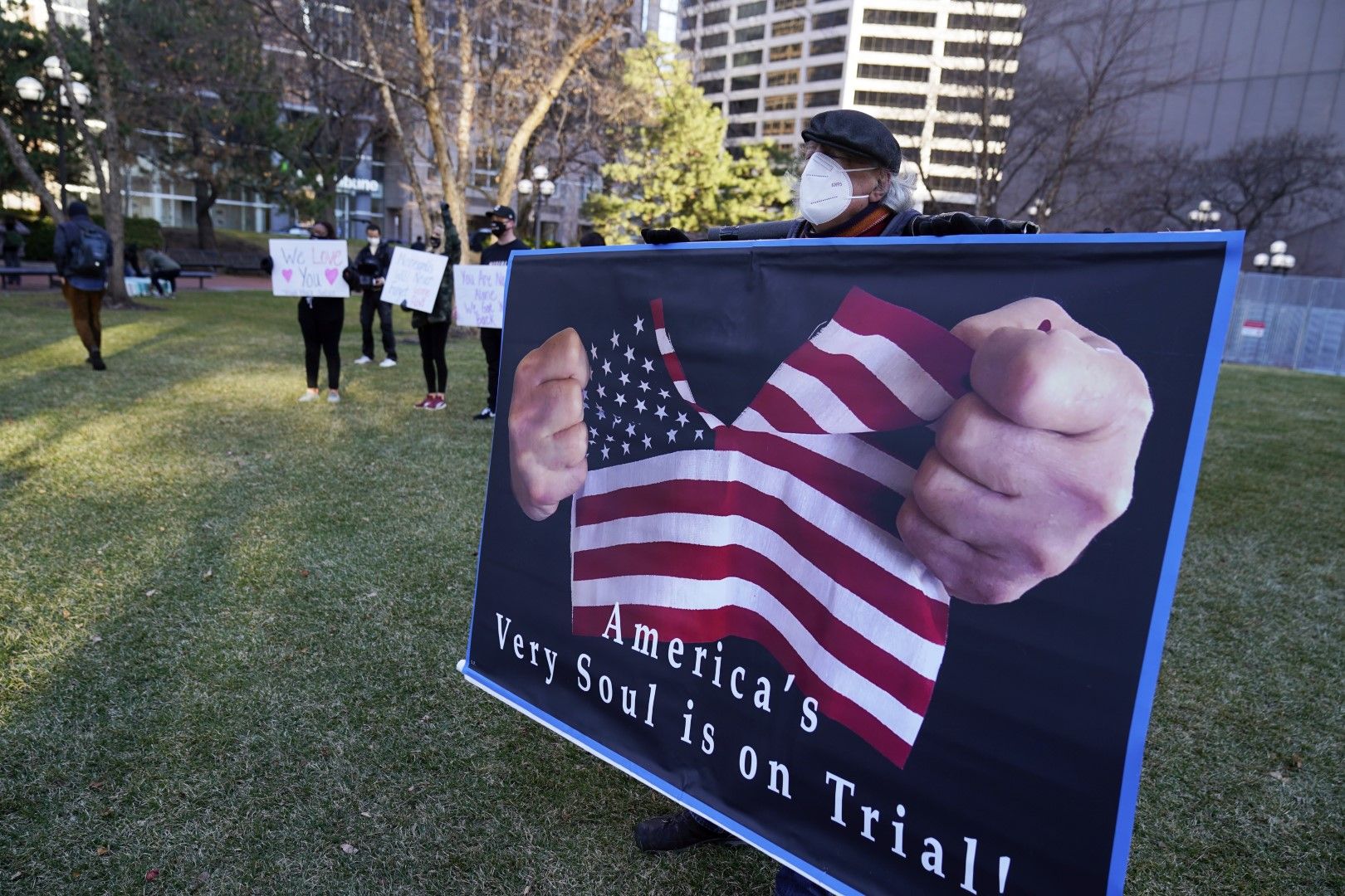Протест в Минеаполис преди съдебното заседание за смъртта на Джордж Флойд: "Душата на Америка е на дело"