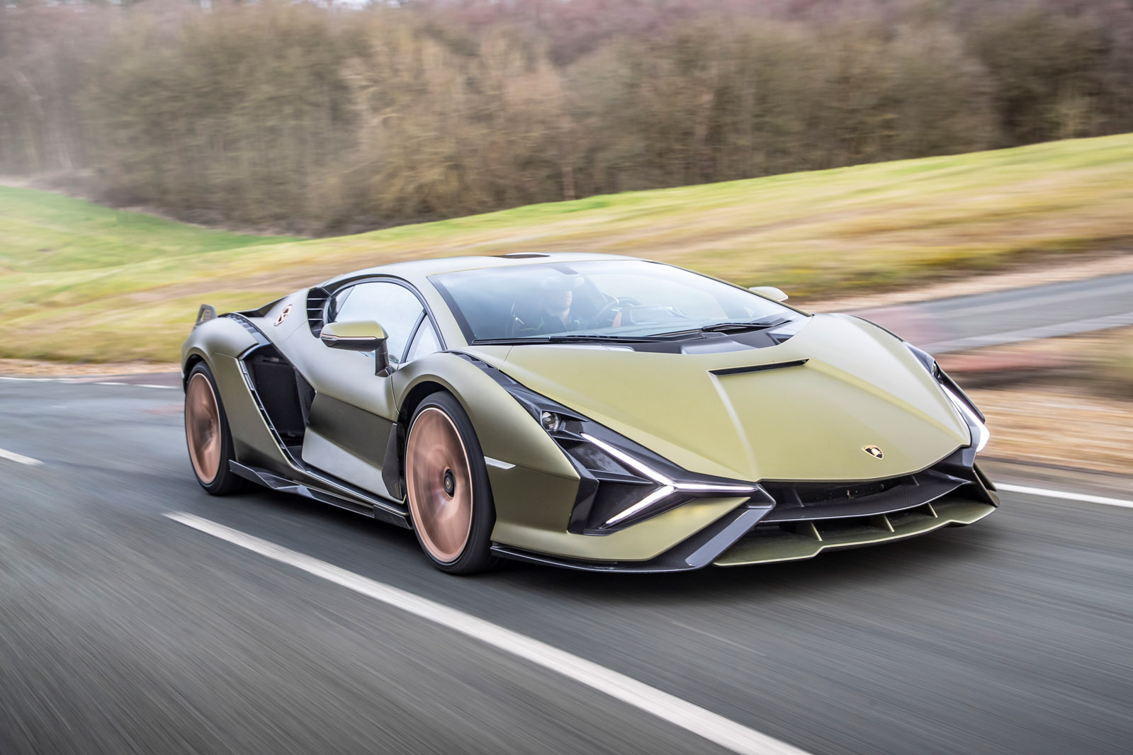 Наследникът на Aventador ще бъде хибрид
