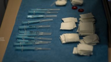 Здравните власти в Канада обявиха в понеделник че спират да