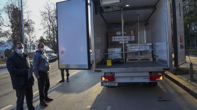 51 600 дози от ваксината на Модерна пристигнаха тази сутрин у нас