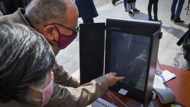 Сертифицирането на машините за гласуване е завършило в срок съобщиха