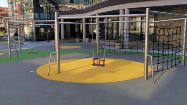 Готова е детската площадка в двора на новата бургаска Библиотека