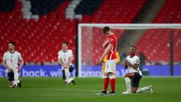Политика и футбол: Скандали белязаха мачовете на Англия и Испания 
