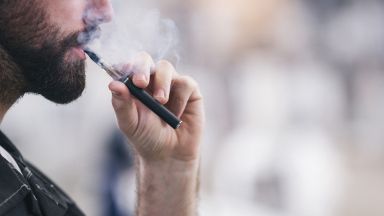 Eлектронните цигари имат потенциала да намалят заболеваемостта и смъртността причинени