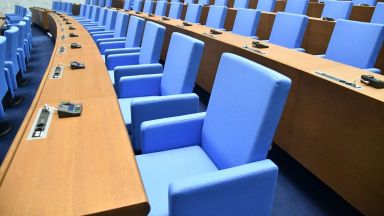 Броени часове преди насрочените в неделя парламентарни избори картината започва