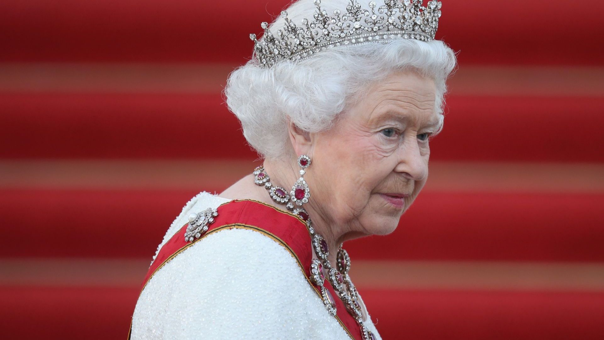 Елизабет Втора се върна към кралските си задължения след смъртта на принц Филип