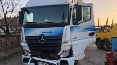 Два тира са се ударили на пътя Велико Търново Русе