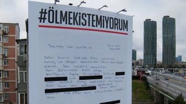 Огромен плакат с надпис "Не искам да умра" се появи в Истанбул