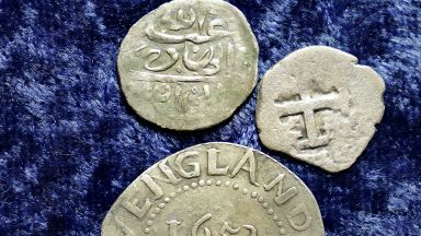 Монети изкопани от градина в Роуд Айлънд и на други