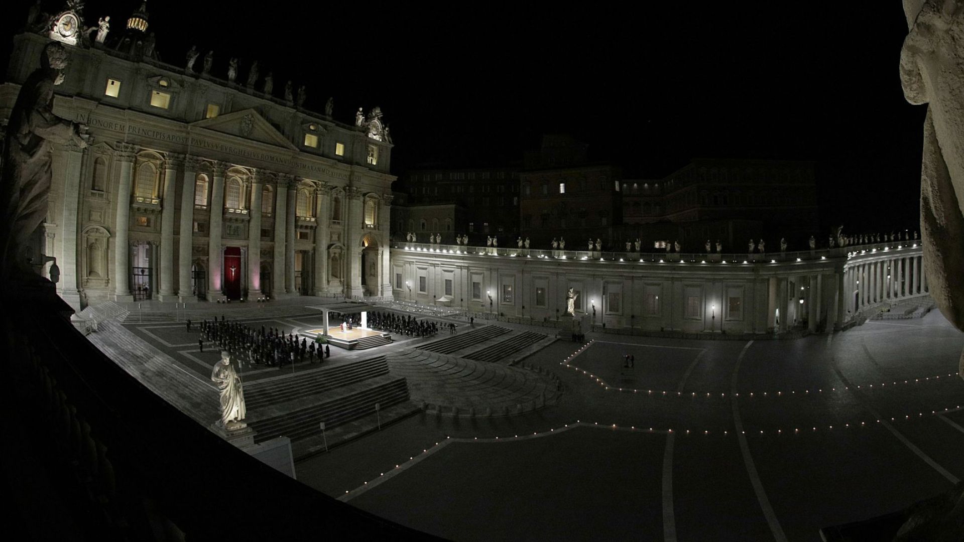  Заради пандемията папа Франциск предстоятелства за повторно обичайния кръстен ход за Велики петък на площад 