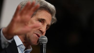 Американският специален пратеник за климата Джон Кери заяви че САЩ