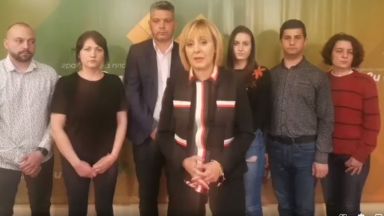 Торби с пари от чекмеджетата на властта се насочват към