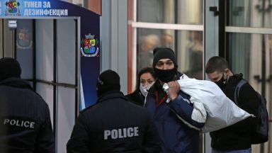 Напрегната нощ на броене на изборния вот в Районните избирателни