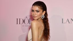 Зендая озвучава Лола Бъни в "Космически забивки 2"