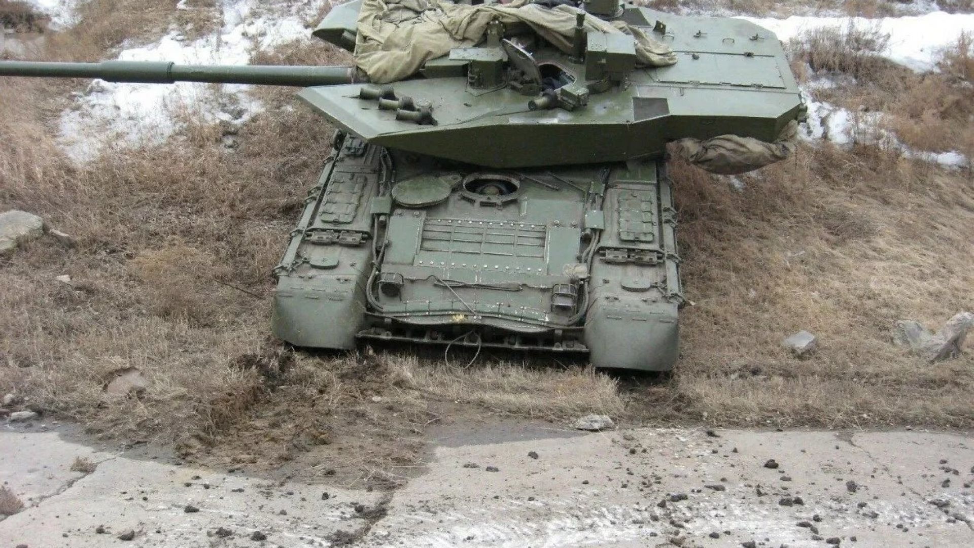 Появиха се първи снимки на модернизирания Т-80