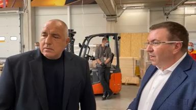 Обещах на българите да имат най добрите ваксини затова докато се