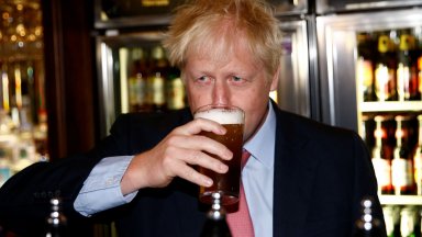 Твърденията че персоналът на премиера Борис Джонсън е организирал градинско